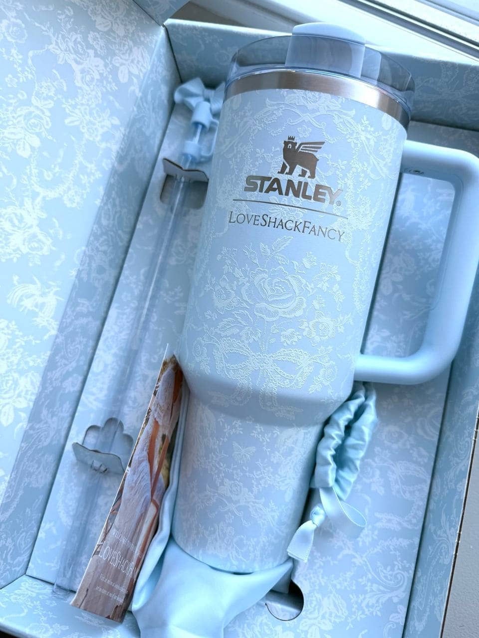 Термокружка Stanley Love Shack Fancy New, 1,18L / Голубой бантик 14
