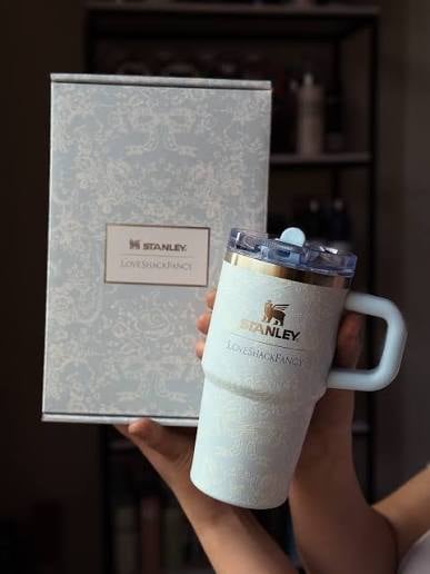 Термокружка Stanley Love Shack Fancy New, 20 oz / Голубой бантик